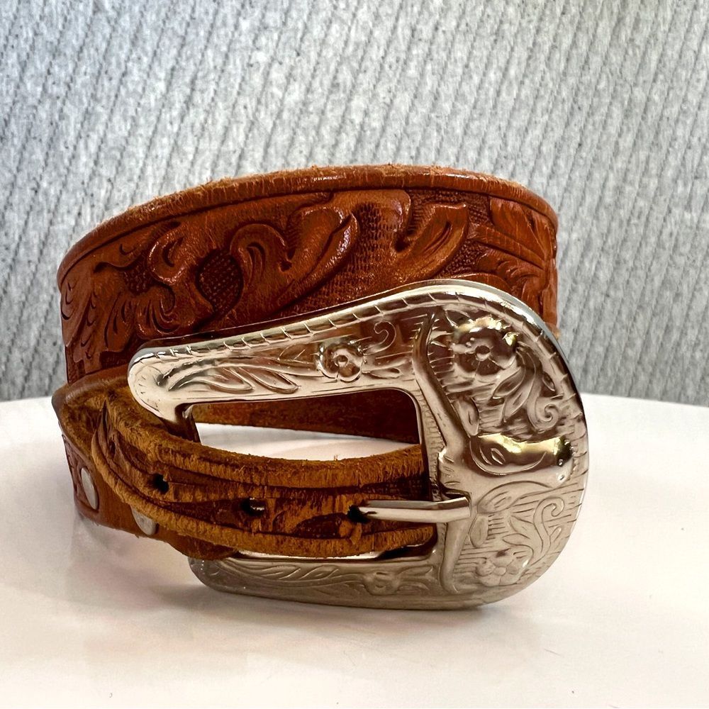 Western Women’s Belt Leather Tooled Floral Detail Steer Belt Buckle